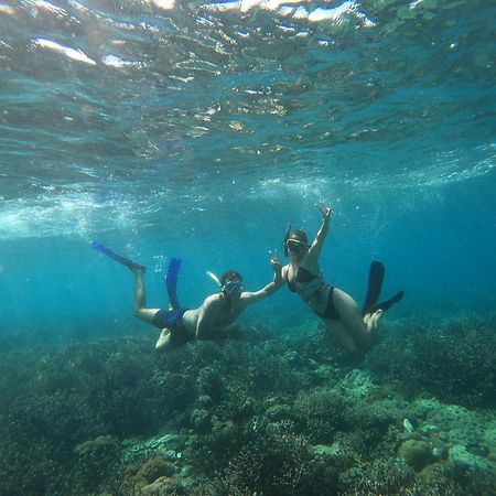Dua Putri Komodo Homestay Buitenkant foto