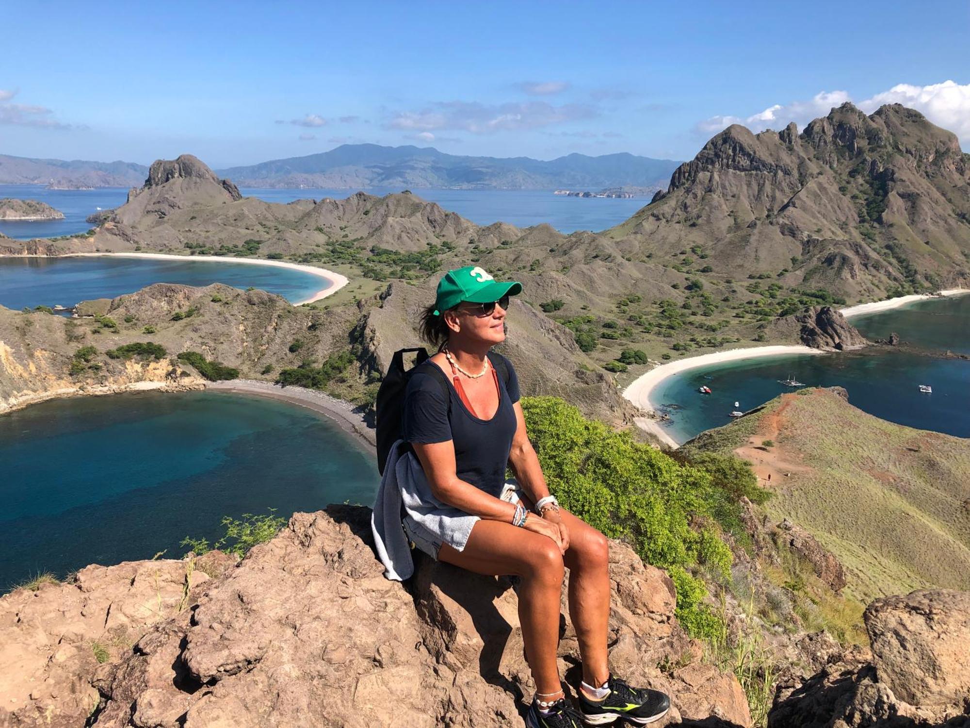 Dua Putri Komodo Homestay Buitenkant foto