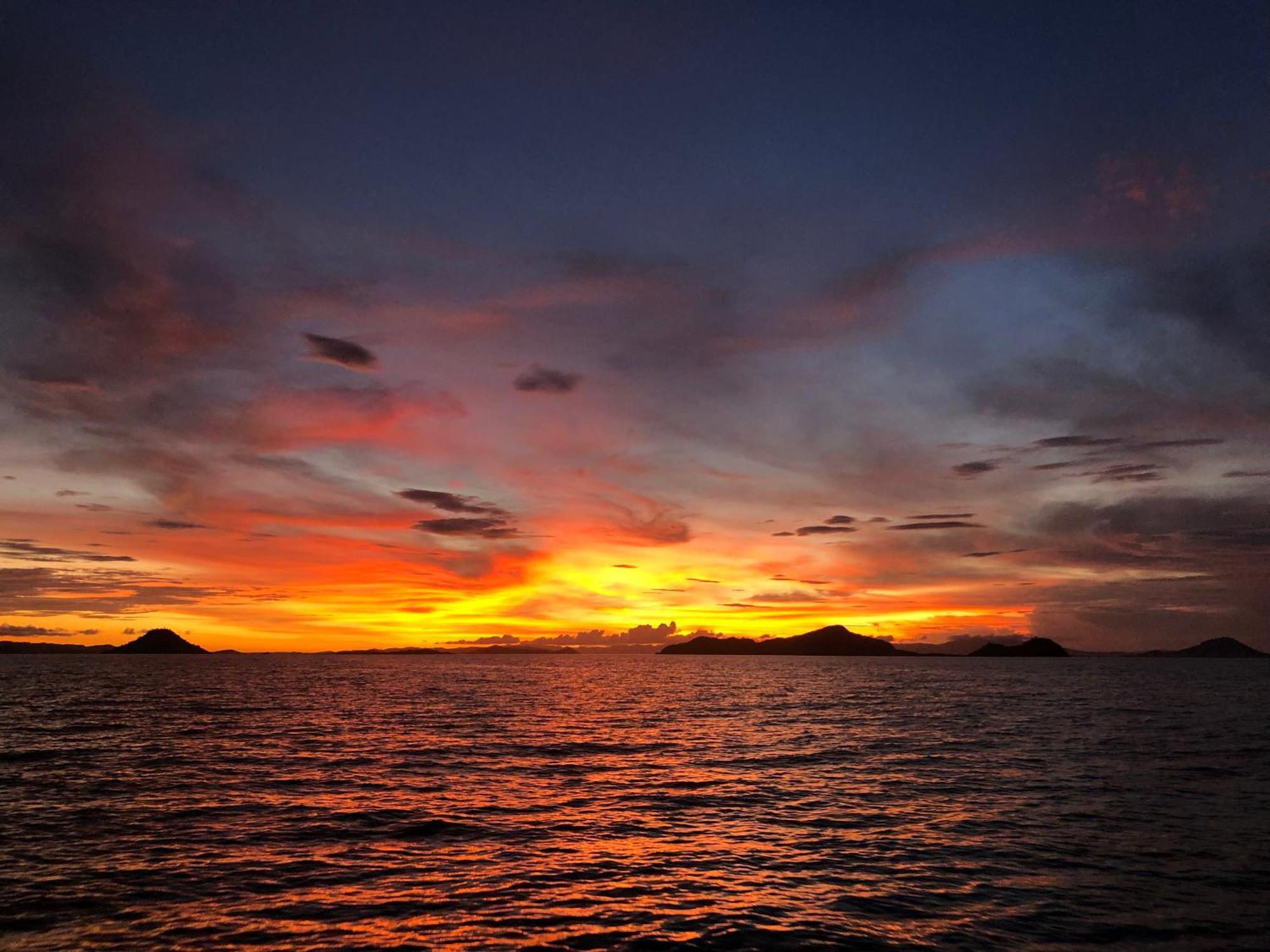 Dua Putri Komodo Homestay Buitenkant foto