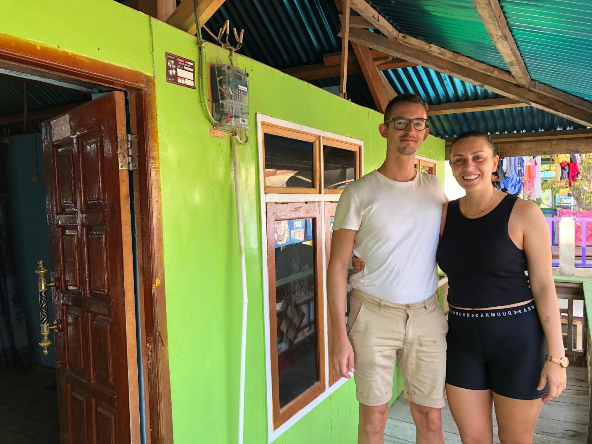 Dua Putri Komodo Homestay Buitenkant foto