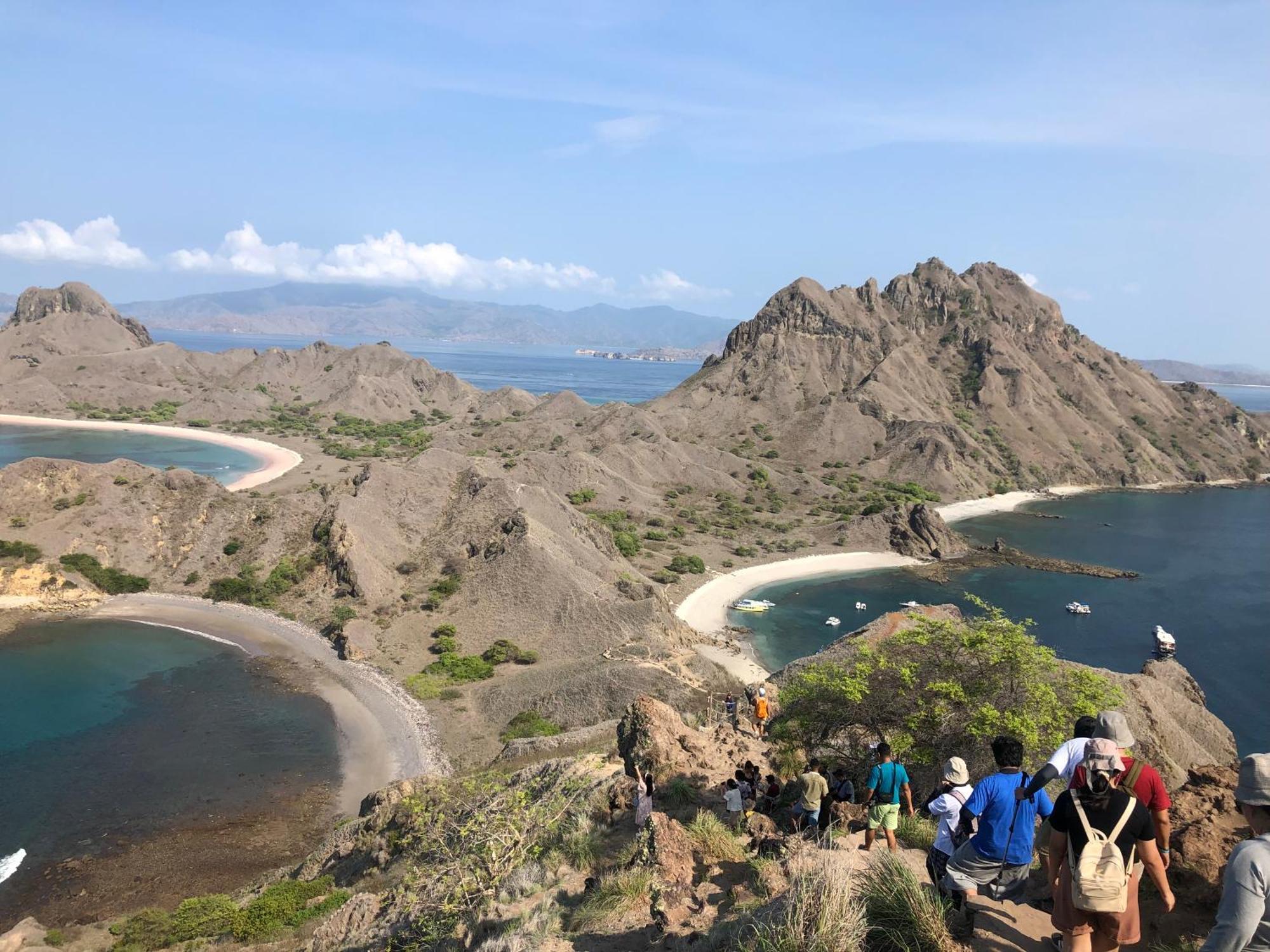 Dua Putri Komodo Homestay Buitenkant foto
