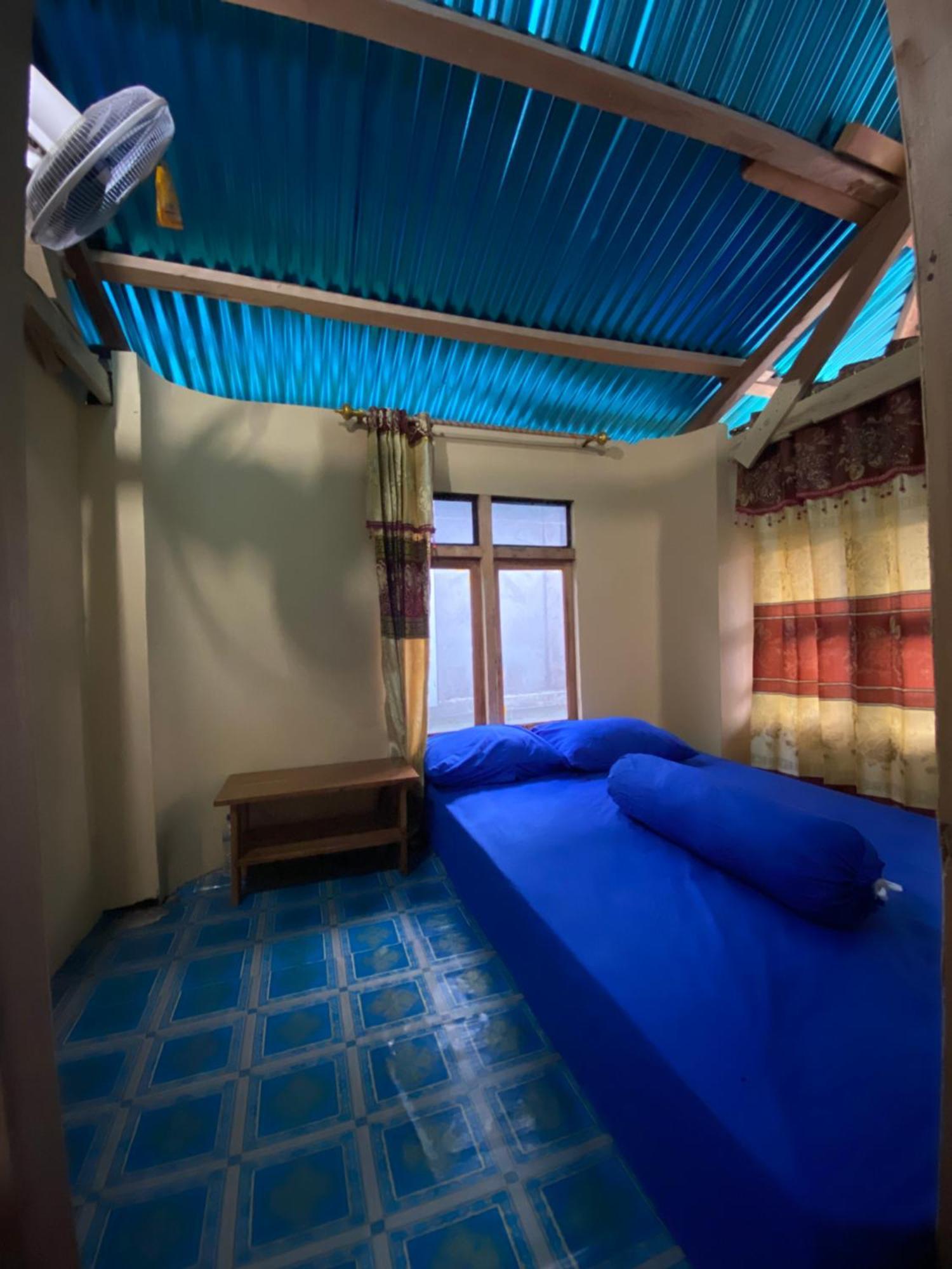 Dua Putri Komodo Homestay Buitenkant foto