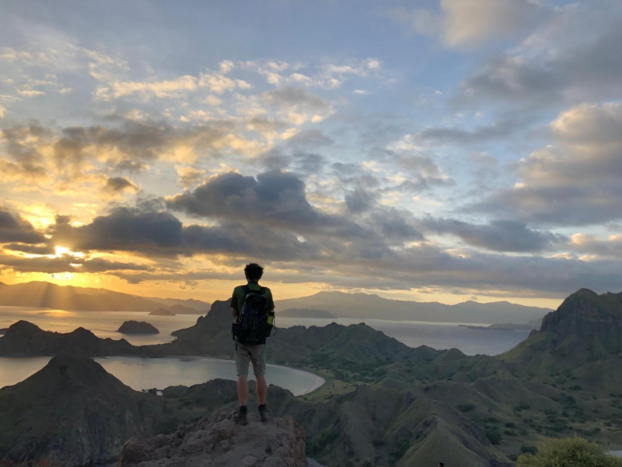 Dua Putri Komodo Homestay Buitenkant foto