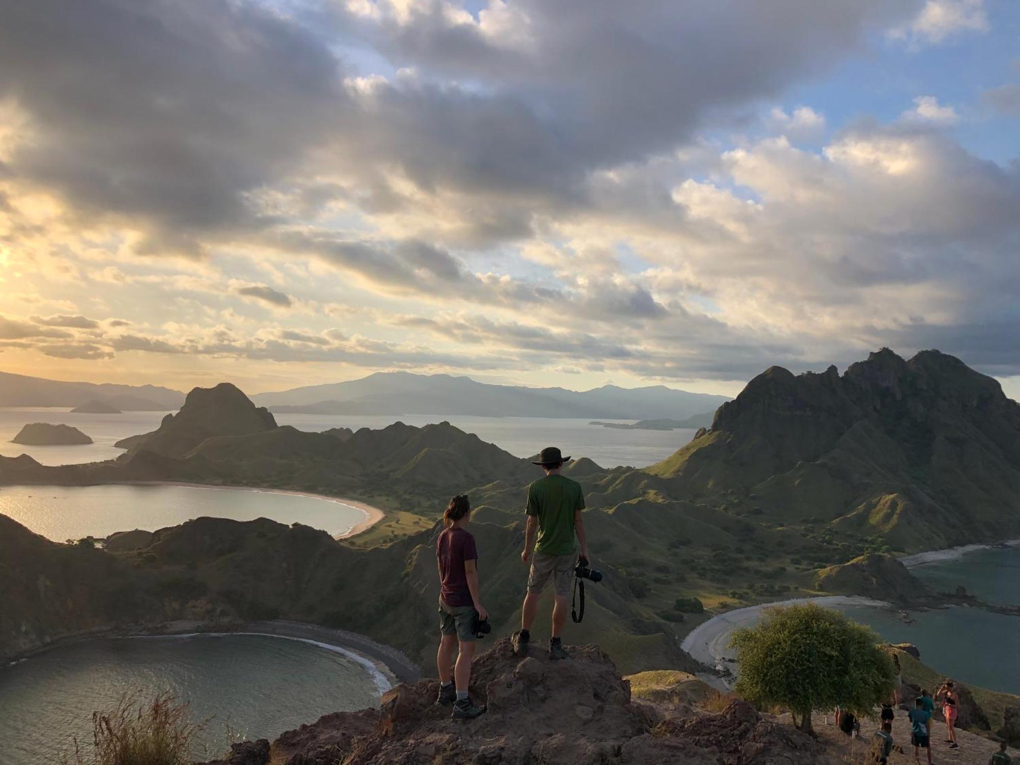 Dua Putri Komodo Homestay Buitenkant foto