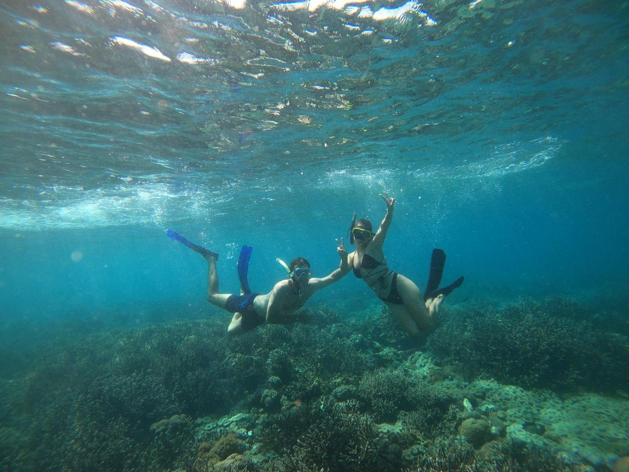 Dua Putri Komodo Homestay Buitenkant foto