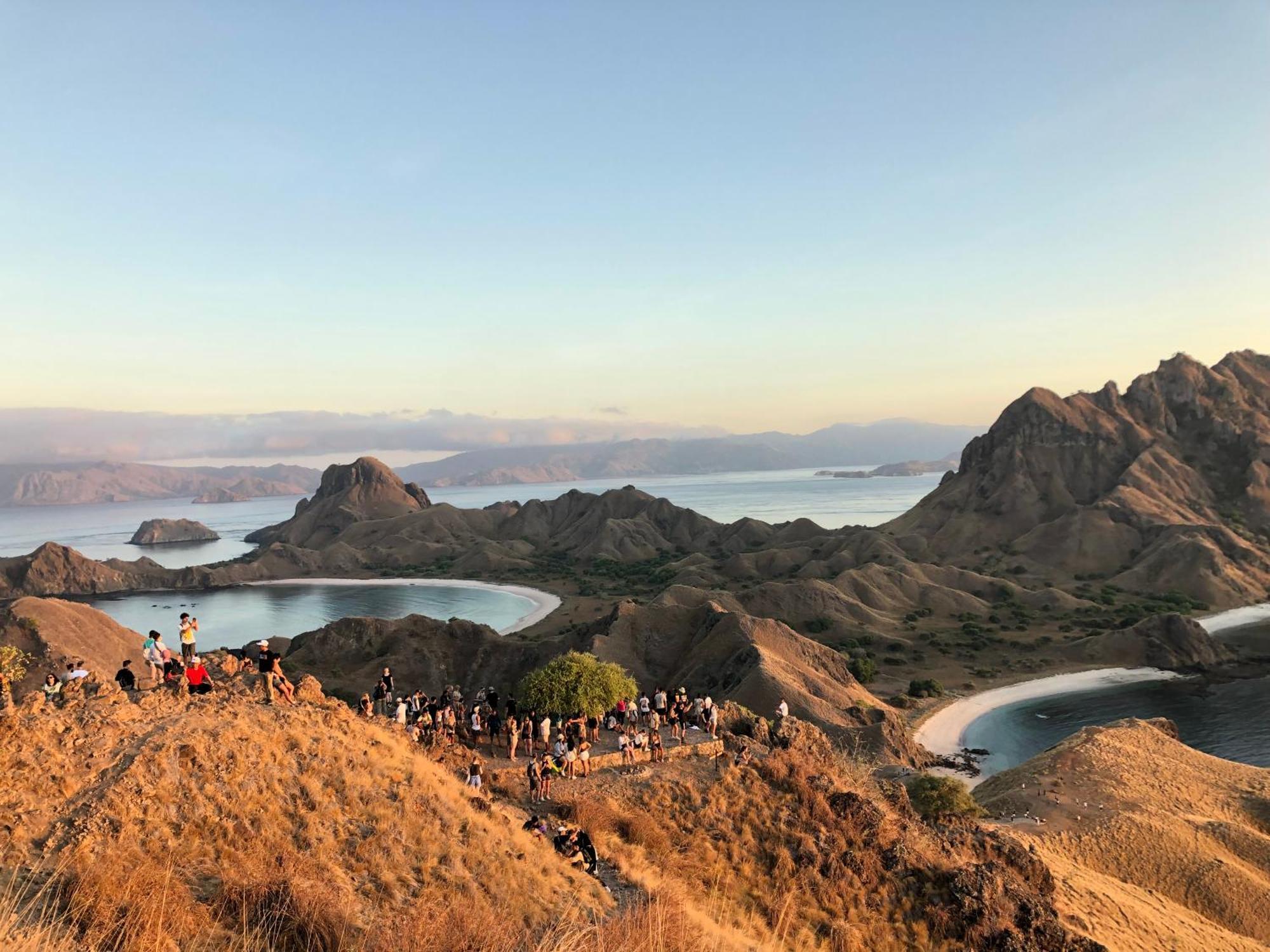 Dua Putri Komodo Homestay Buitenkant foto
