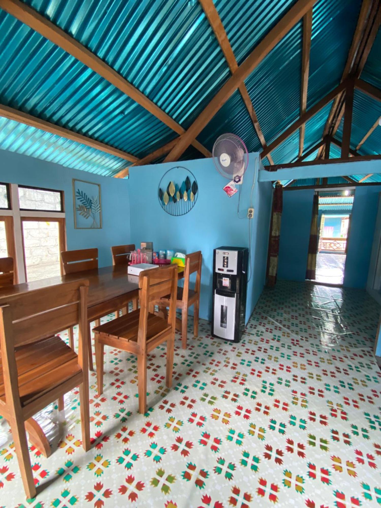 Dua Putri Komodo Homestay Buitenkant foto